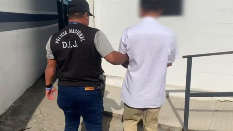 一假冒律师在移民手续诈骗案中被捕