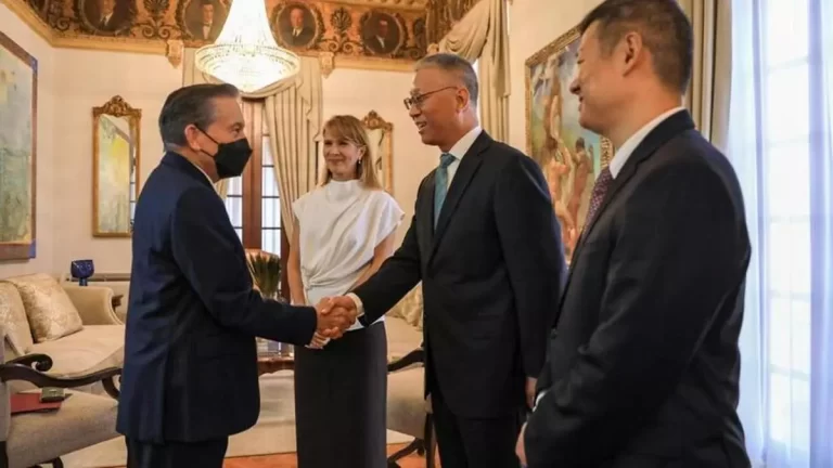 中国驻巴拿马大使魏强圆满完成外交使命