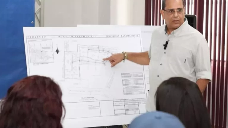 住房和土地规划部发布警告：部长Rogelio Paredes身份遭冒用