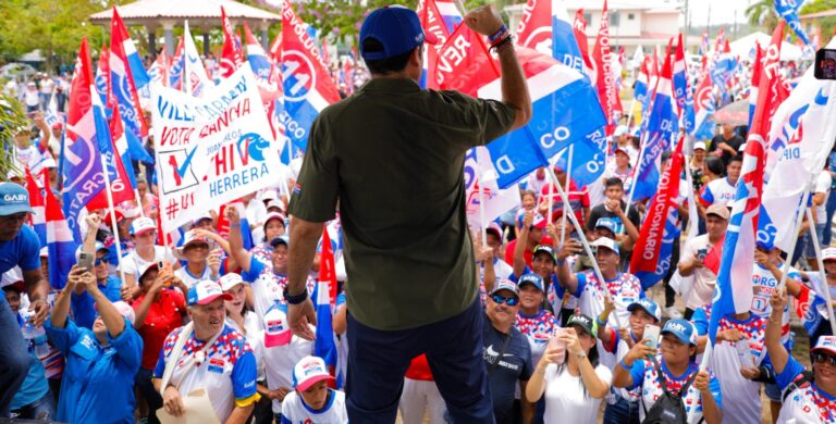 Gaby Carrizo在Capira引发了民众的热烈参与和支持