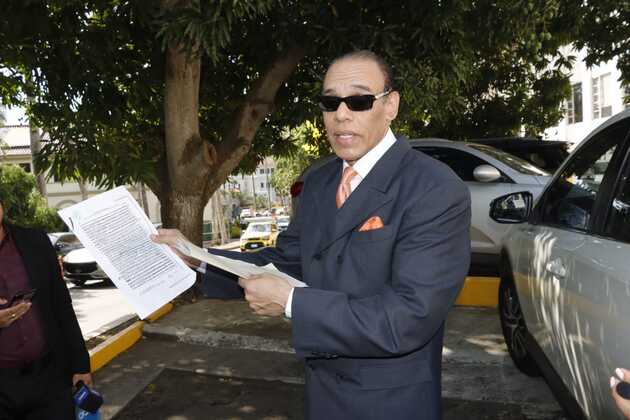 Moncada指控Ricardo Lombana涉嫌敲诈与虚伪行为