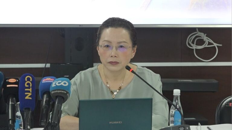 中国驻巴大使讨论巴拿马运河、奇省铁路和自由贸易协议