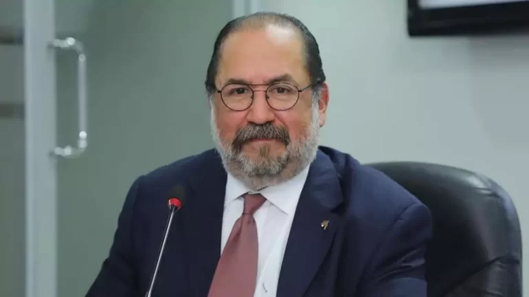 Javier Carrizo 再次被任命为巴拿马国家银行总经理