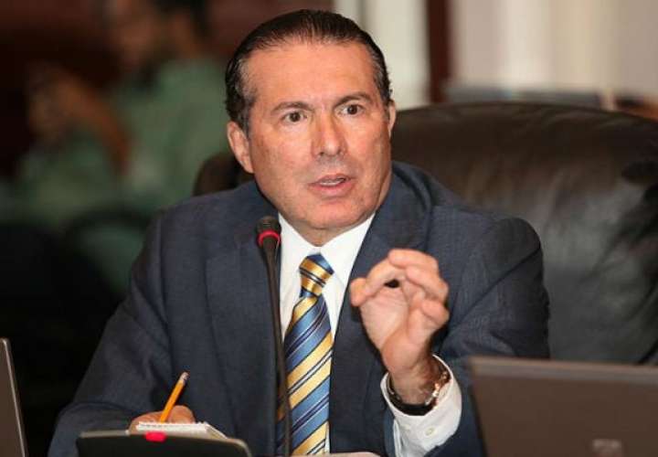 Roberto Henríquez将竞选民主变革党主席