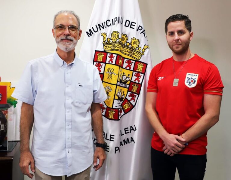 Mayer Mizrachi 与 José Luis Fábrega 进行首次政权交接会议