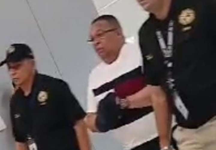 律师称Alex Lee市长的拘留“武断且违法”