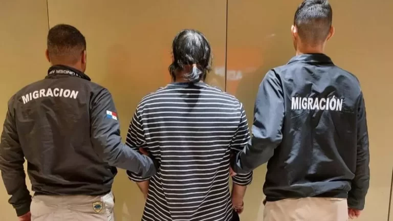 近两个月有2100多名外国人因未满足移民要求被拒入境