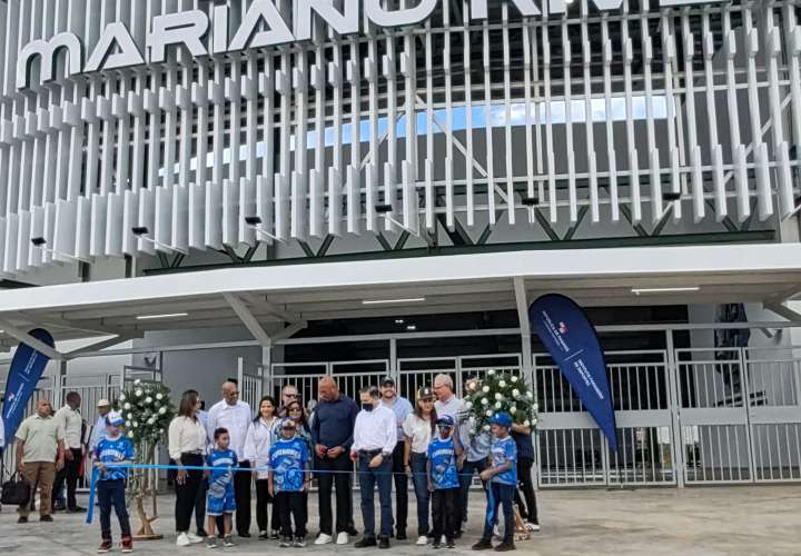  Mariano Rivera为巴拿马西省新棒球场揭幕