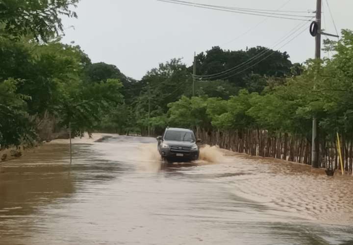  Santiago市因暴雨遭遇严重洪水