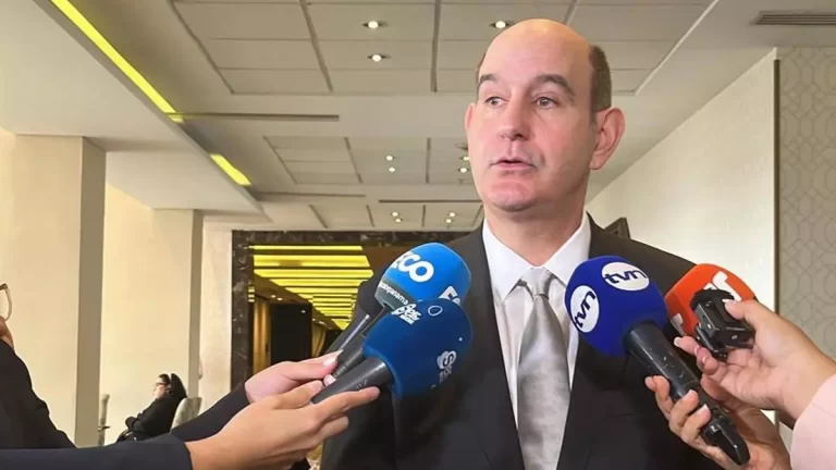  巴拿马经济与财政部长与西班牙国王共商移除歧视性名单议题