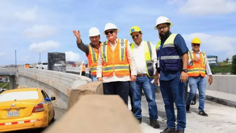 交通部长视察Las Américas桥至Arraiján段公路扩建工程