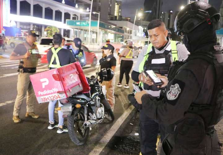 夜间专项执法：48名外籍人员因违法遭传唤