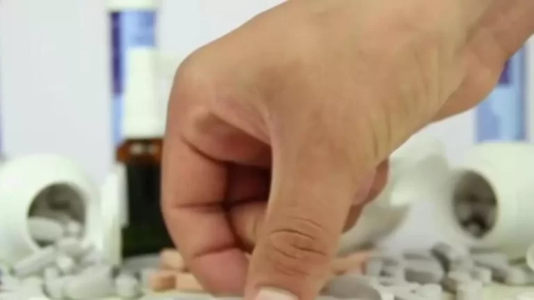 药房业主对药品折扣措施的再延期发表意见