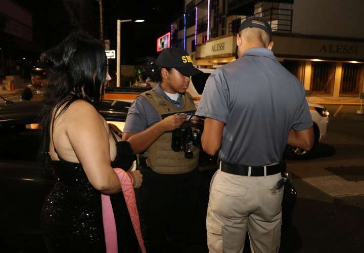 巴拿马移民局凌晨突击检查 多名外籍人士因违规被传唤