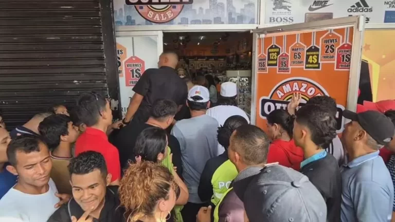 奇省新店开业引发混乱 警方紧急介入控制