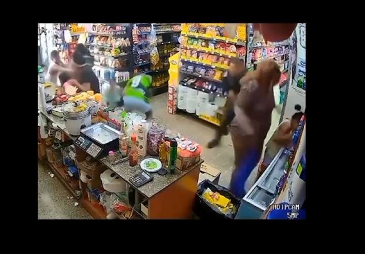 圣市一商店惊现枪击案：男子竟以儿童为盾