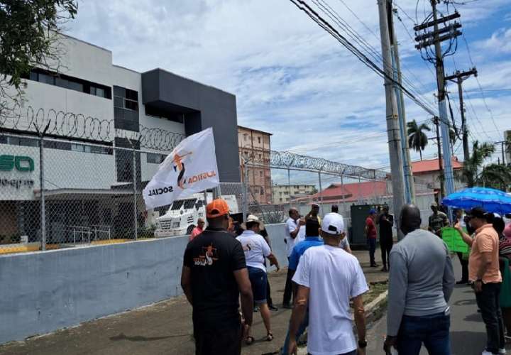 科隆市民游行抗议Ensa：要求降低电费