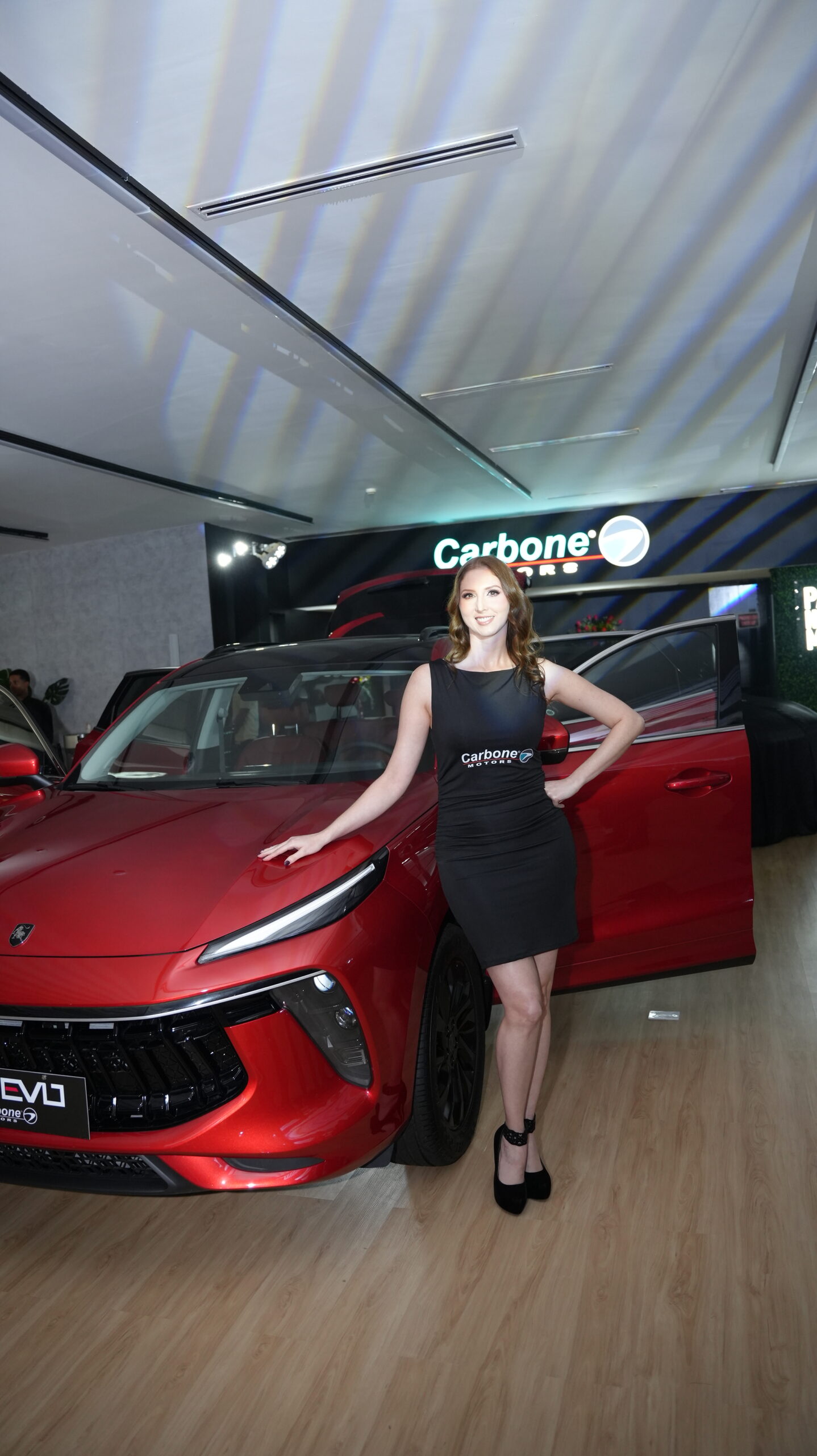 Carbone Motors Calle 50 的新分店开业，并推出了东风 Forthing S7