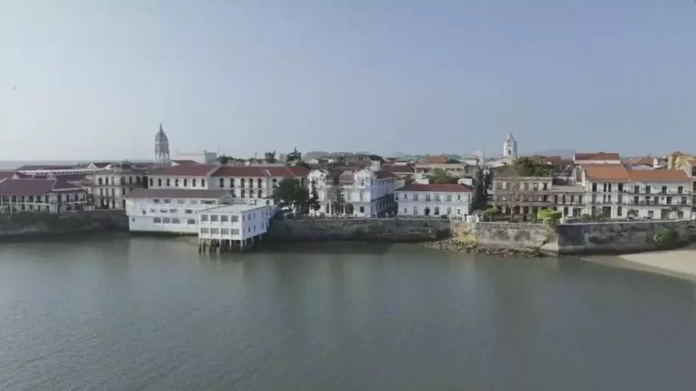 市长Mizrachi宣布“茄子”法令以促进Amador和Casco Viejo的夜间旅游