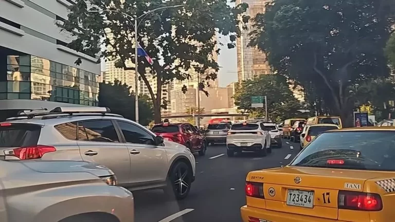 首都和巴拿马西省多条道路被封闭