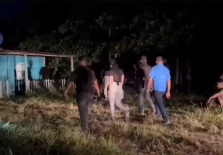 当局在Darién地区救出22名被非法扣押的移民