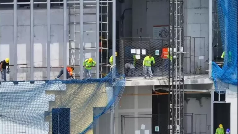 在儿童医院建筑工地内发现并逮捕四人