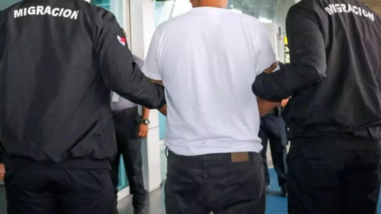 两名涉嫌犯罪组织和武器走私的外国人在巴拿马被扣留