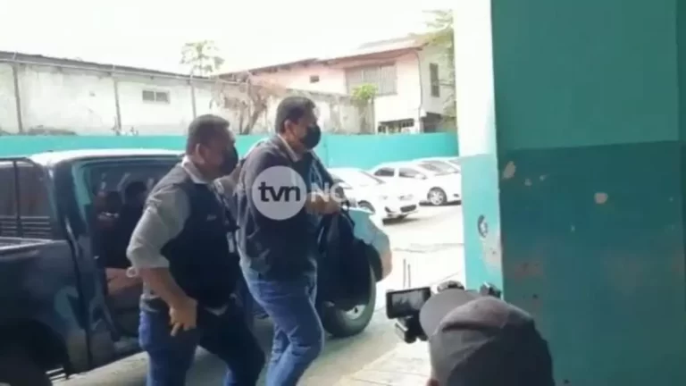 巴拿马前卫生部官员因疫情期间不当行为受审