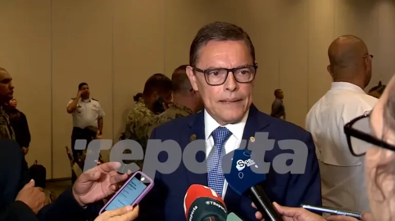 安全部长宣布将向在巴拿马的移民提供临时许可
