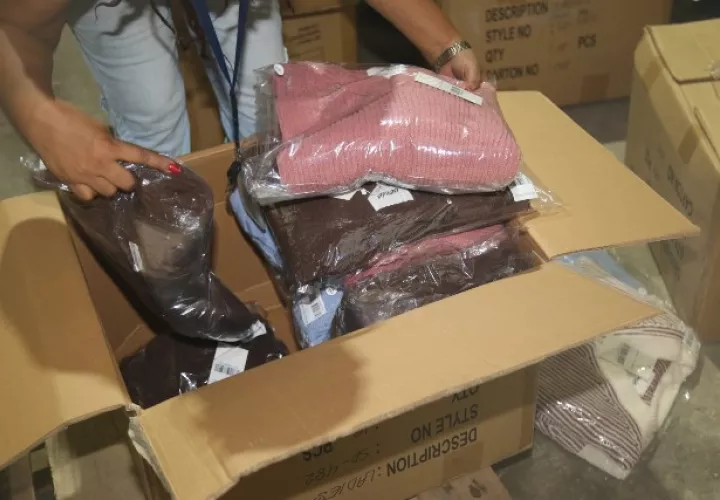巴拿马海关查扣疑似假冒品牌服装 总计562件包裹被扣押审查
