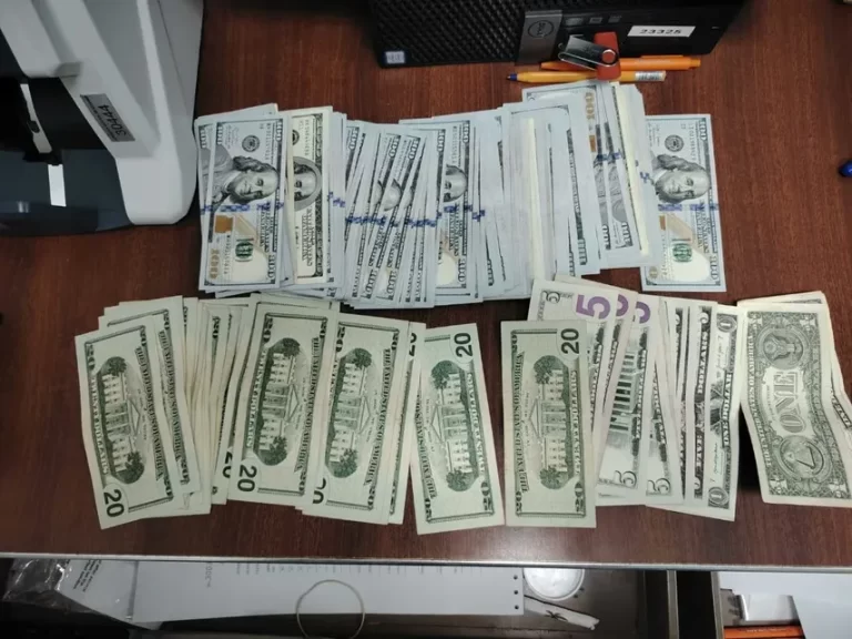 一名古巴旅客携带超1.2万美元未申报在Panamá Pacífico机场被查扣