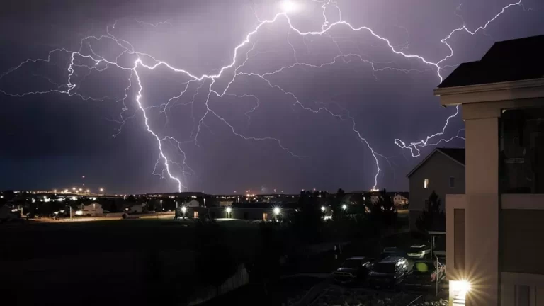 巴拿马因热带波动进入气象监测状态：预计未来数日将有降雨和雷暴