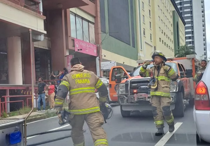 Vía Veneto 一手机店突发火灾 消防迅速扑灭未造成人员伤亡