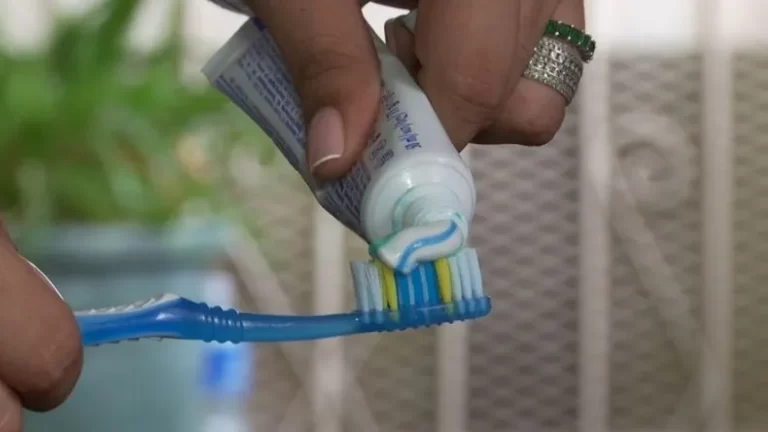 卫生部发出警示：含氟化亚锡牙膏可能引发不良反应