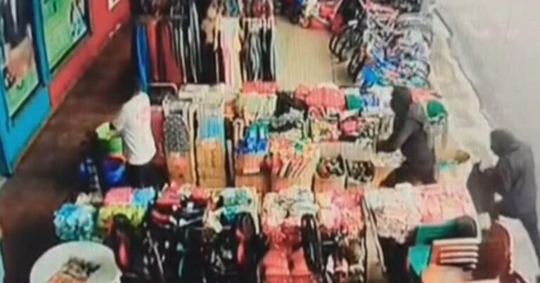 巴拿马与哥斯达黎加边境惊险一幕：安保开枪吓退持枪劫匪