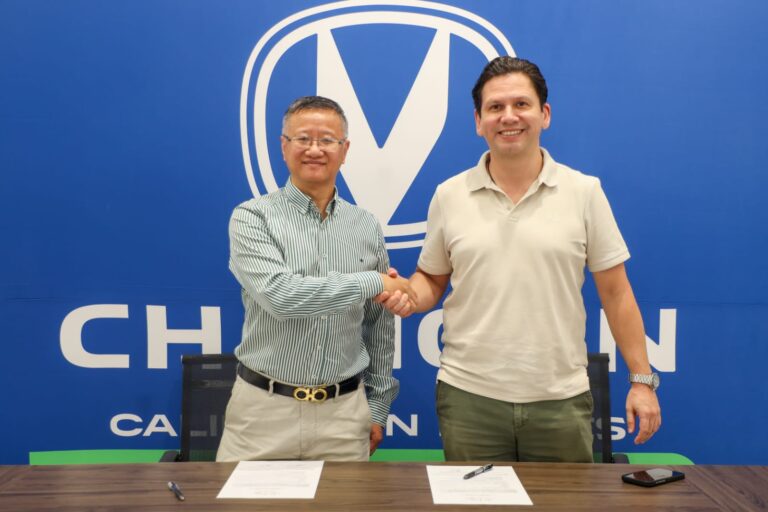 长安汽车 Changan 鼎力支持 2025 年巴拿马华裔小姐