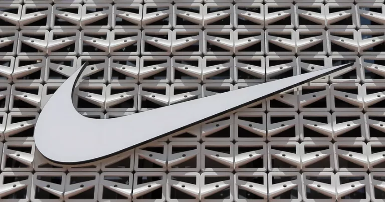 海关在Tocumen机场查获假冒Nike品牌卫衣