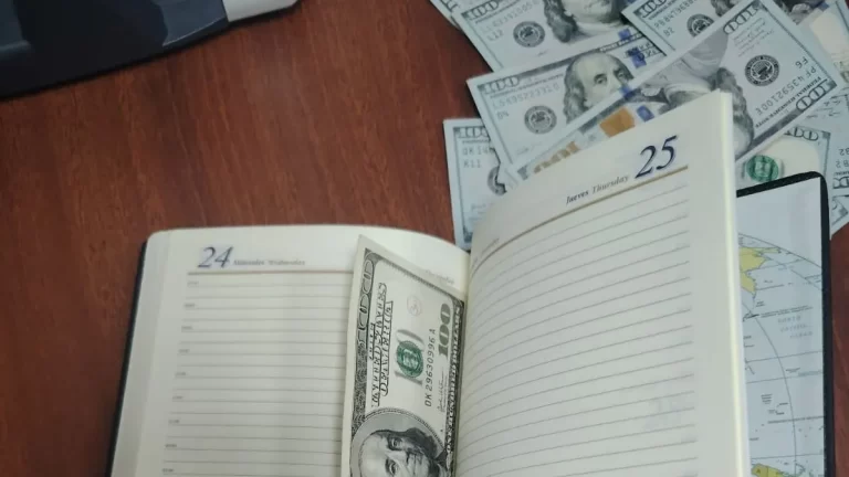 巴拿马太平洋机场查获旅客夹带超额现金