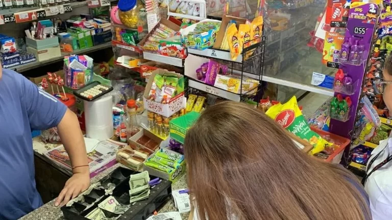Chitré一伙食铺被查出非法彩票交易 Lotería加大打击力度