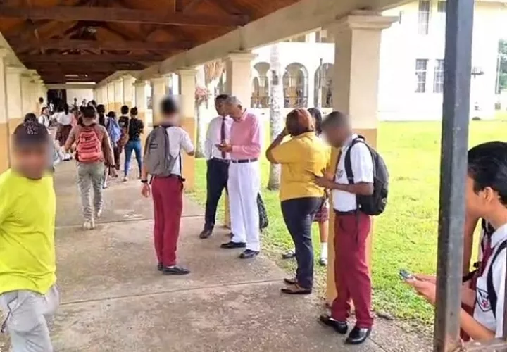 科隆学校持刀伤人事件后启动书包检查