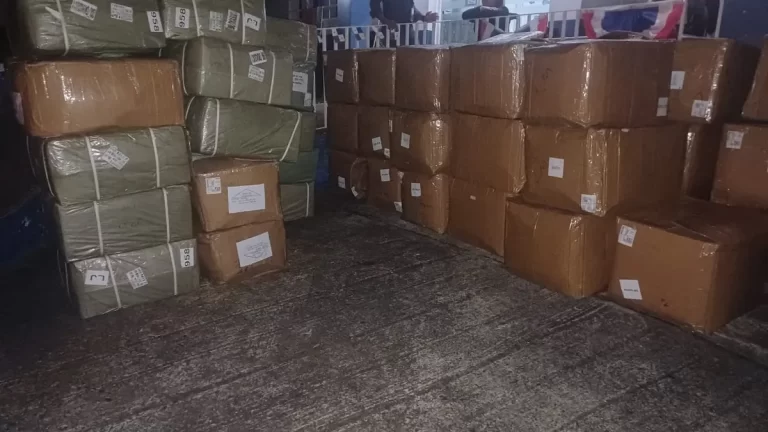 价值40万美元的假冒商品被查获：伪装成稻米糠麸运输藏于卡车内