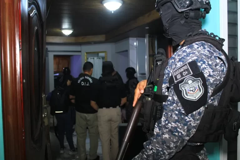 国家警察在 Chitré 开展搜查行动并查扣涉住宅盗窃案件相关物品