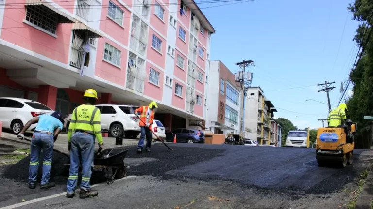 公共工程部利用旱季窗口期 加快首都道路补修维护