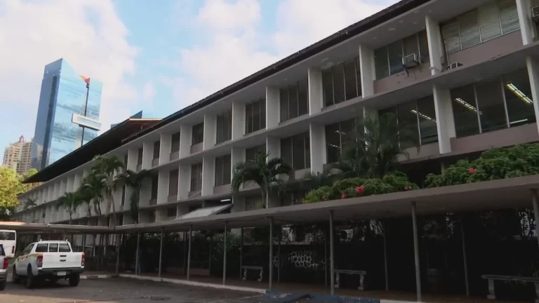 教育部介入调查巴拿马城一中学校长遭威胁事件