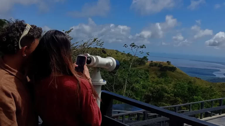 环境部在Campana高地国家公园观景点安装全景望远镜