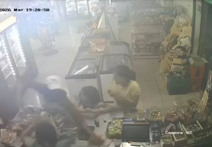 Chitré抢劫未遂：歹徒失手掉枪 店员机警化解危机