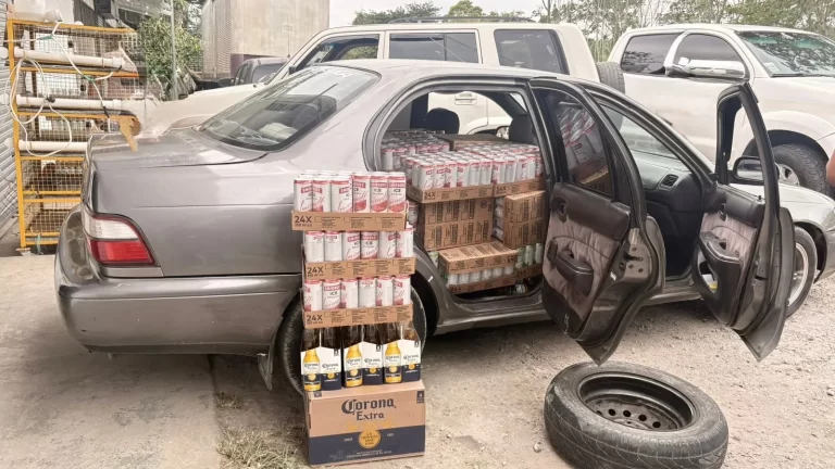 巴拿马海关行动查扣大批酒精饮品 两辆涉案车辆被扣