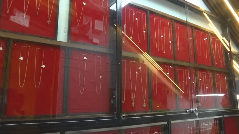 巴拿马珠宝店抢劫案引发不满 受害者批评司法裁决