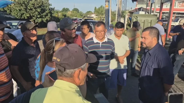 Atalaya居民再次封锁道路 抗议持续数月停水