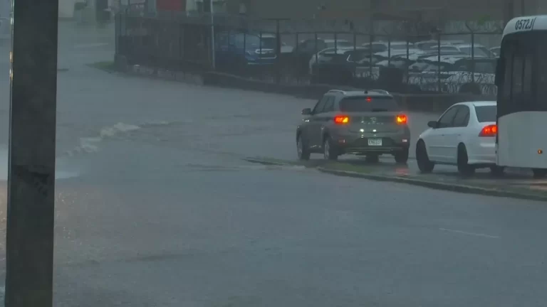 巴拿马首都暴雨成灾 多地出现积水与交通受阻
